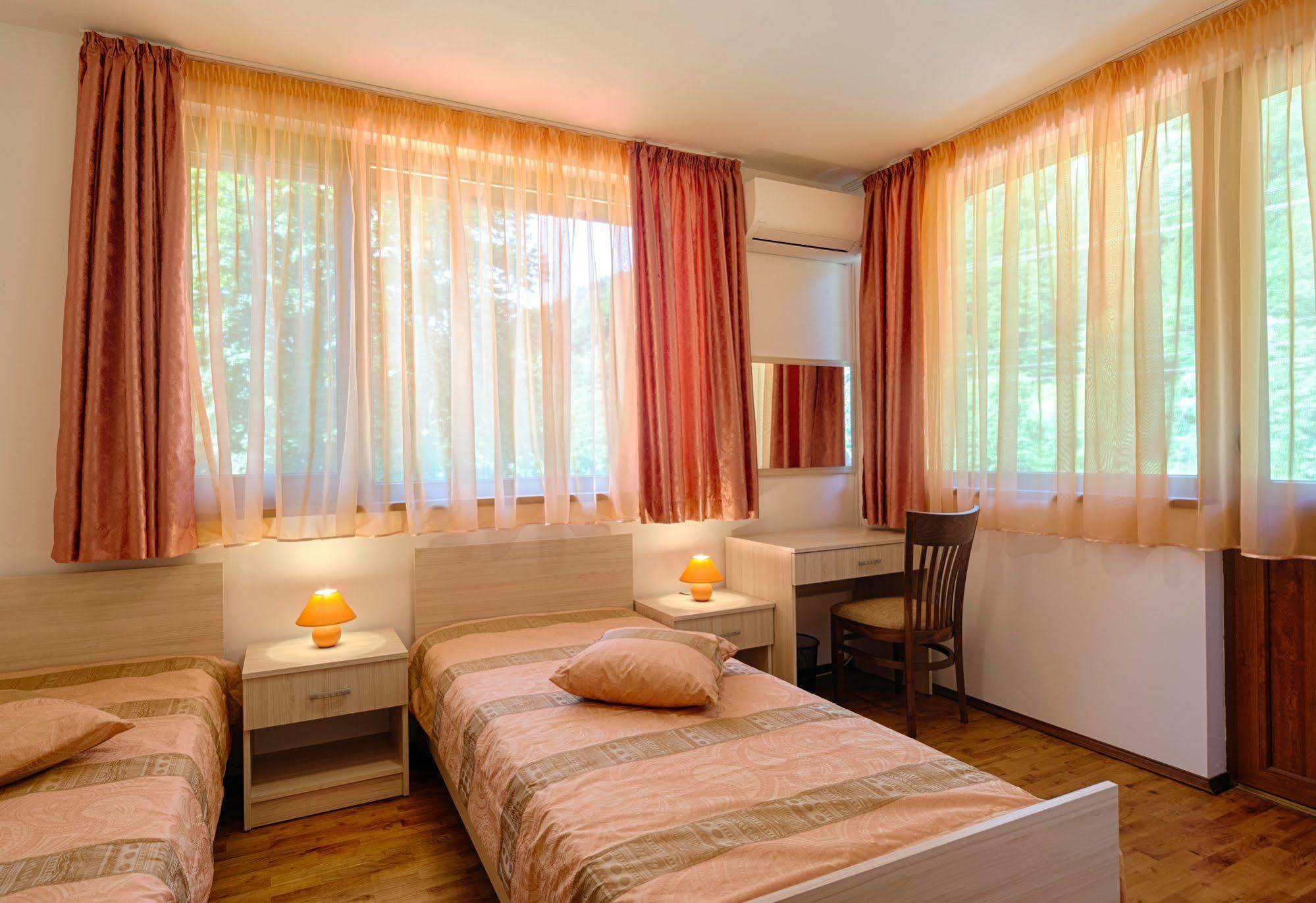 Guest House Vitora Ribaritsa ภายนอก รูปภาพ