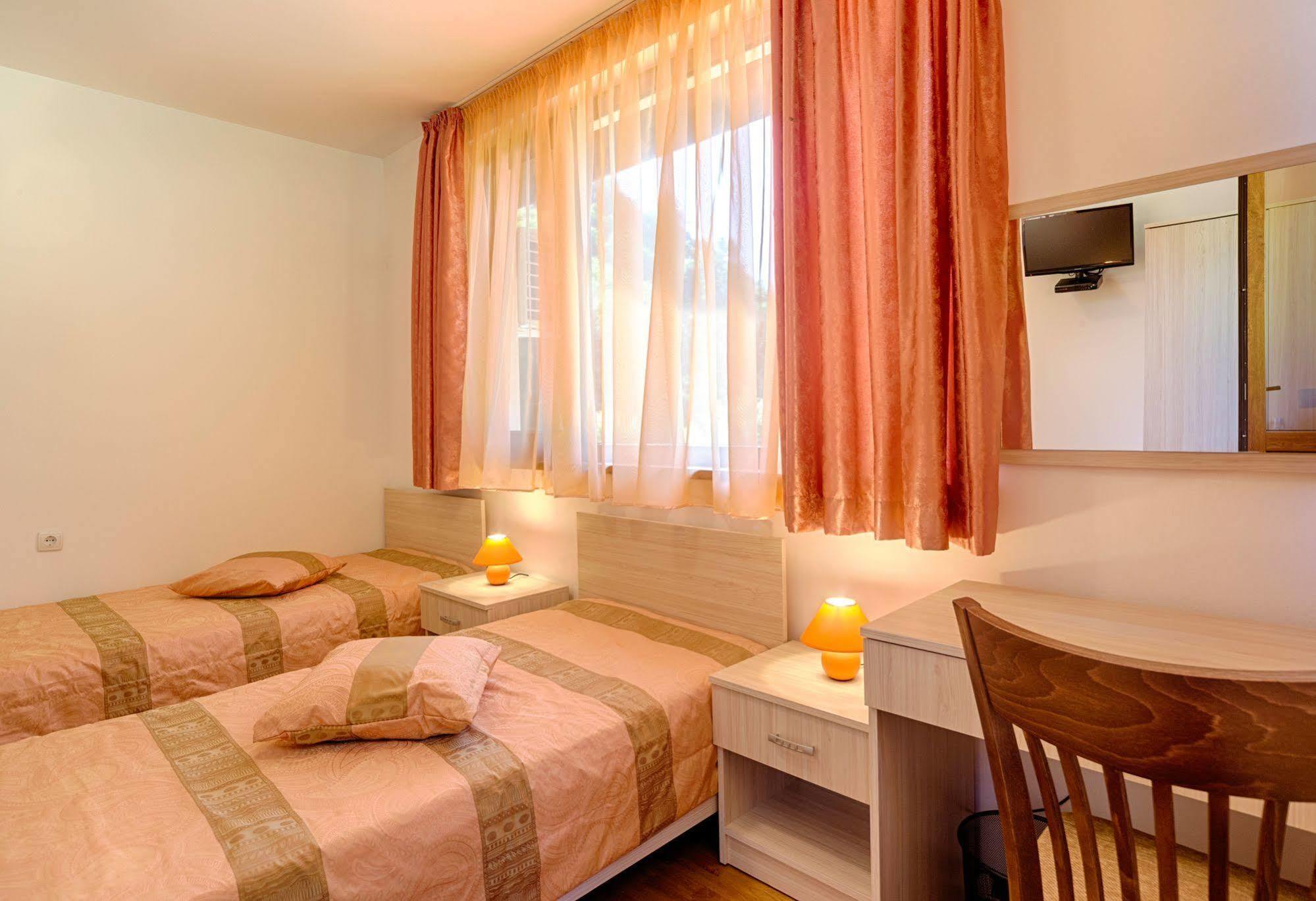 Guest House Vitora Ribaritsa ภายนอก รูปภาพ